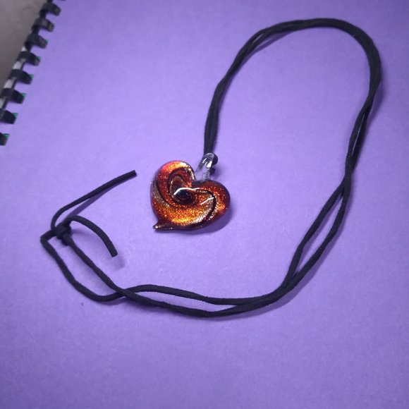 Glittery Heart swirl necklace - Picture 6 of 7